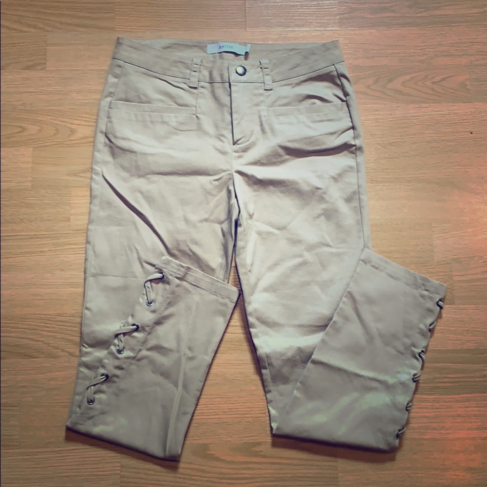Just fab khaki capris NWOT